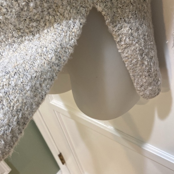 Urban Outfitters Rosie Cozy V-Neck Pullover Side Vent Sweater x small - Picture 6 of 10